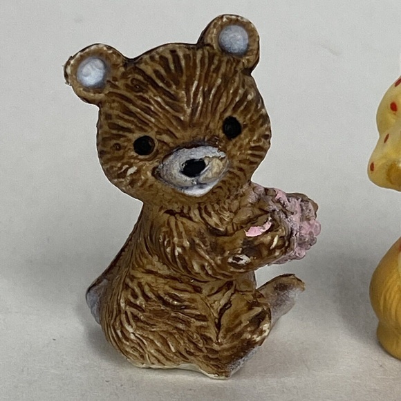 Sold! Vintage 1986 Hallmark Merry Miniature Christmas Chipmunk - plus 2 others - Picture 3 of 8